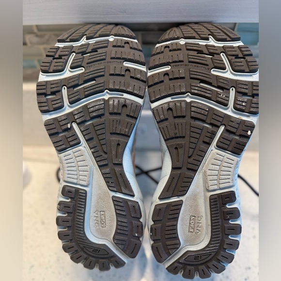 Brooks Adrenaline GTS 22 Light Blue with Orange Accents W9 - Picture 5 of 7